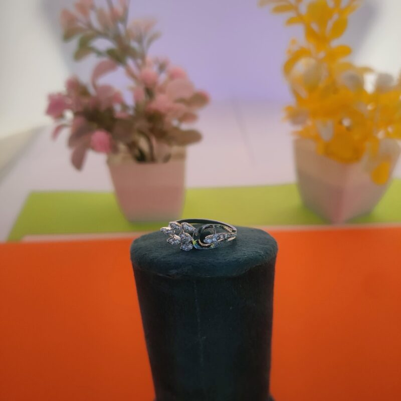 elegant leaf motif silver ring