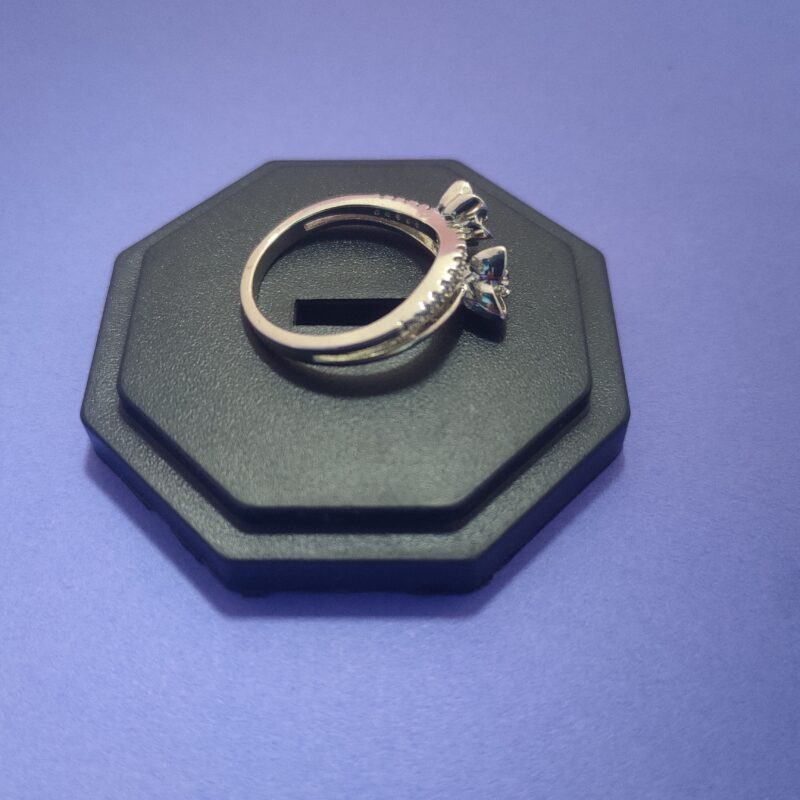 Polished sterling silver ring with stone accents