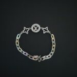 925 silver bracelet with circular charm design