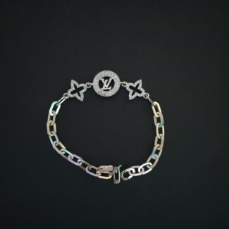 925 silver bracelet with circular charm design