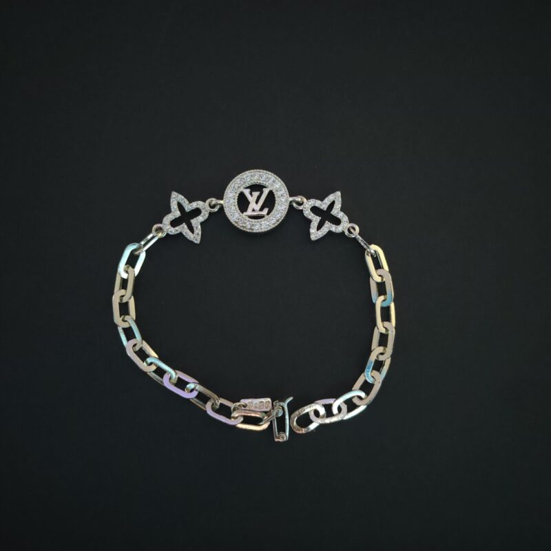 925 silver bracelet with circular charm design